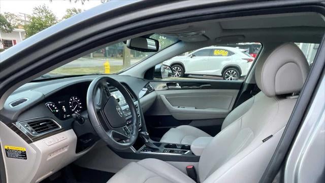 2017 Hyundai SONATA Hybrid Limited