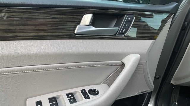 2017 Hyundai SONATA Hybrid Limited