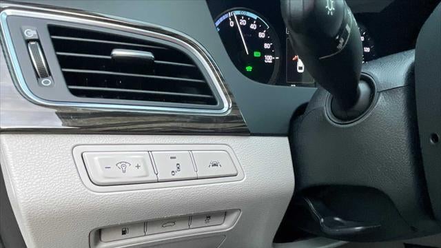2017 Hyundai SONATA Hybrid Limited