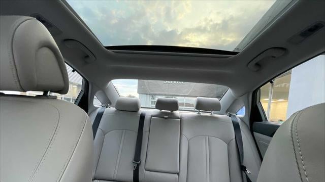 2017 Hyundai SONATA Hybrid Limited