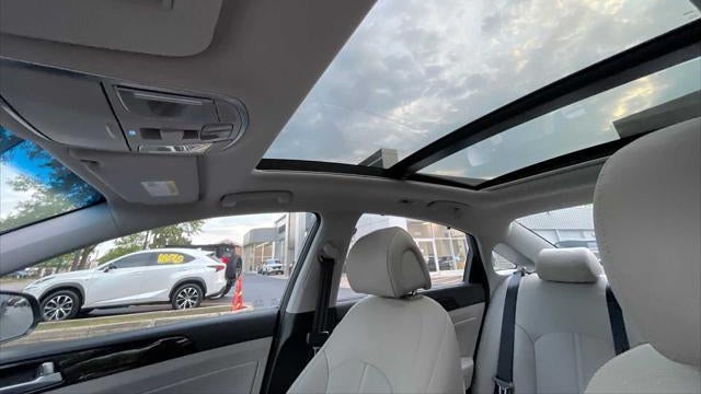 2017 Hyundai SONATA Hybrid Limited