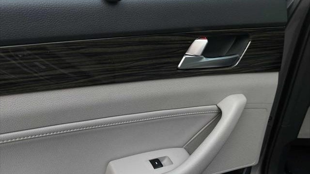 2017 Hyundai SONATA Hybrid Limited