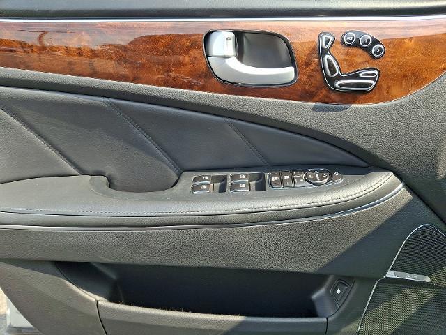 2013 Hyundai Equus - $7,695