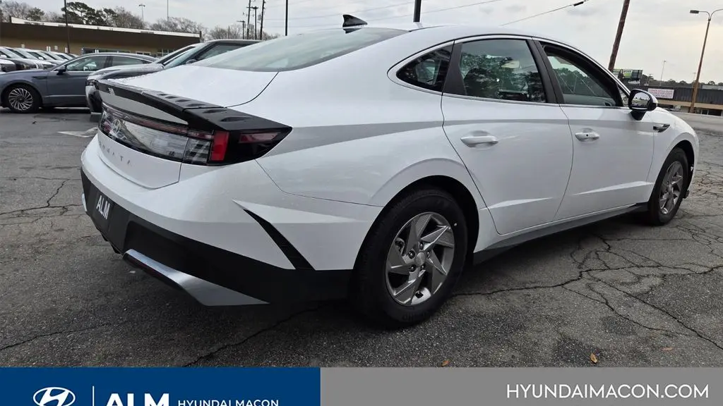 2025 Hyundai SONATA SE