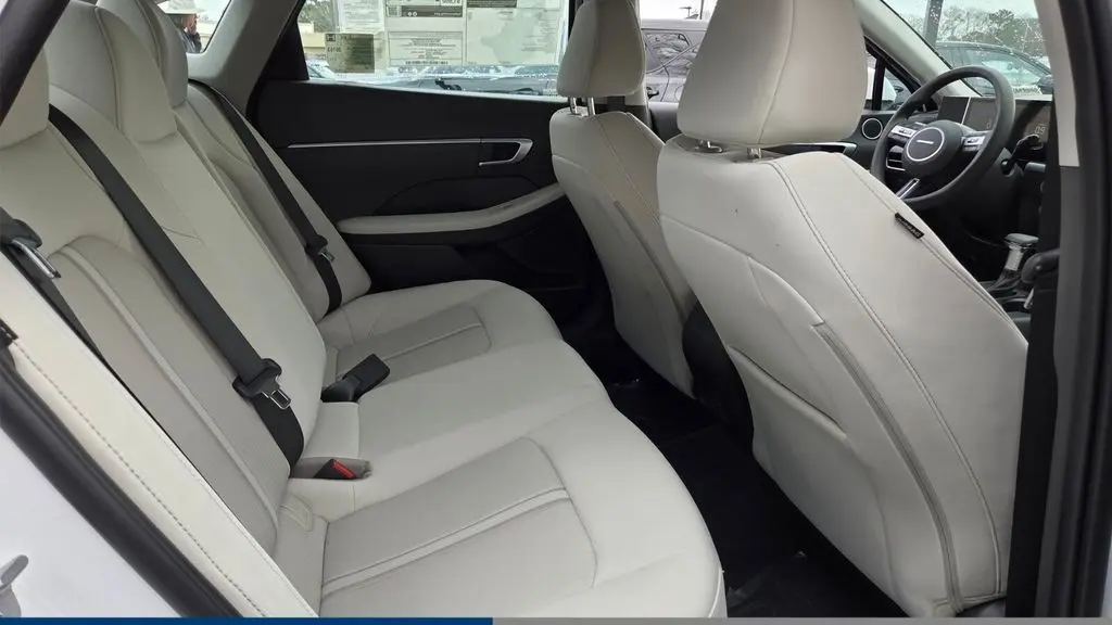 2025 Hyundai SONATA SE