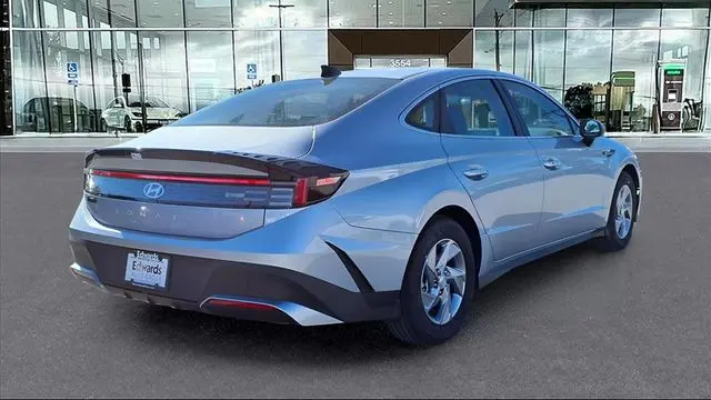 2025 Hyundai SONATA SE