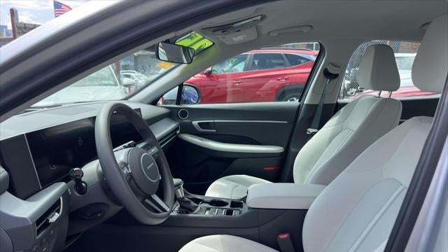 2025 Hyundai SONATA SE
