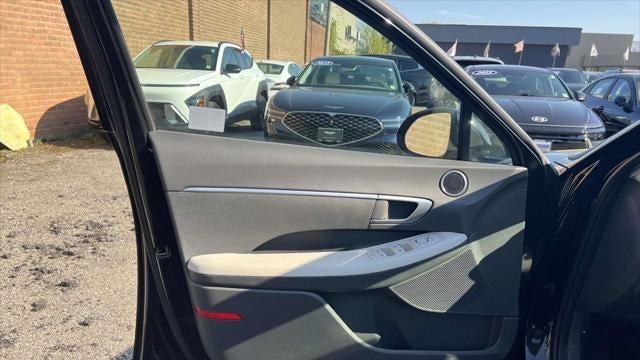 2025 Hyundai SONATA SE