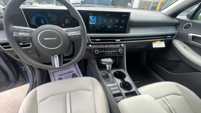 2025 Hyundai SONATA SE