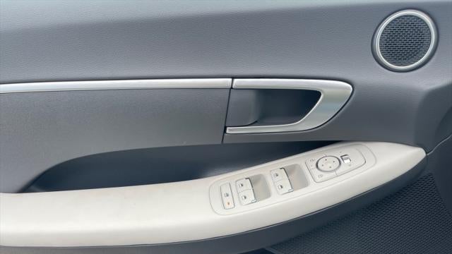 2025 Hyundai SONATA SE