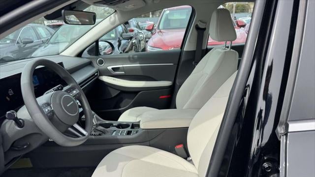 2025 Hyundai SONATA SE