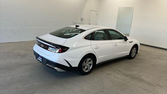2025 Hyundai SONATA SE