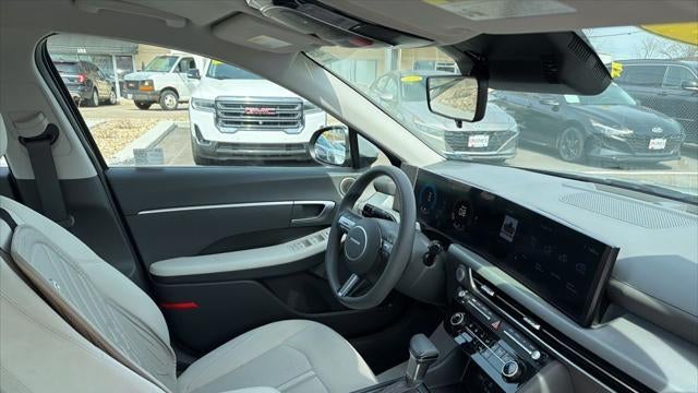 2025 Hyundai SONATA SE