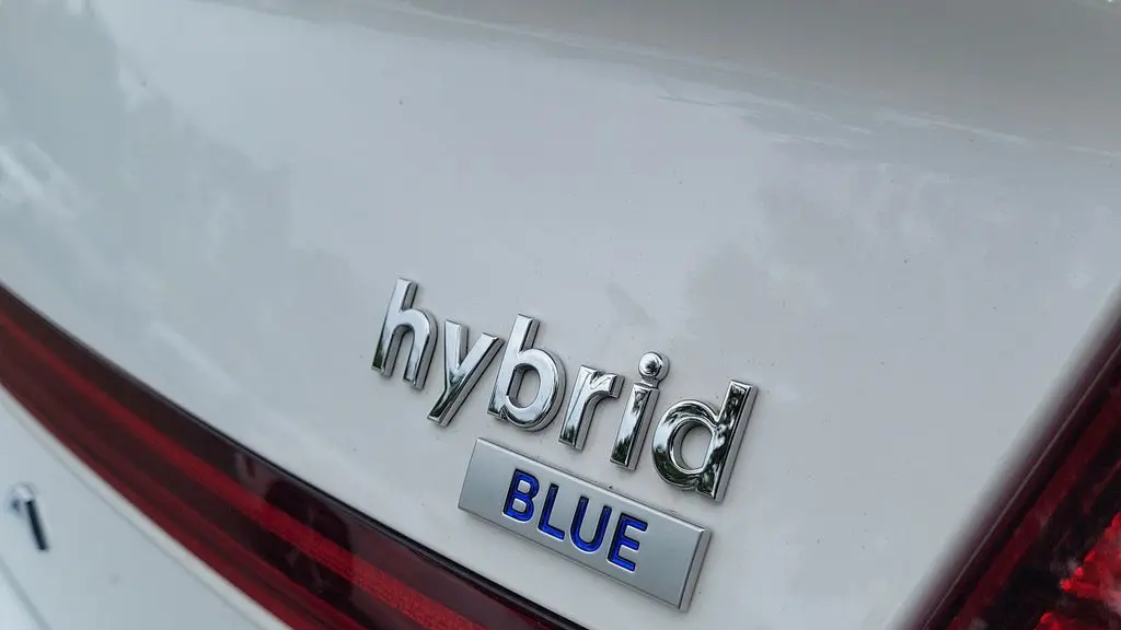 2022 Hyundai SONATA Hybrid Blue