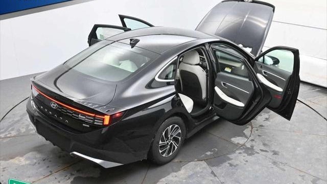 2026 Hyundai SONATA Hybrid Blue