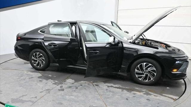 2026 Hyundai SONATA Hybrid Blue
