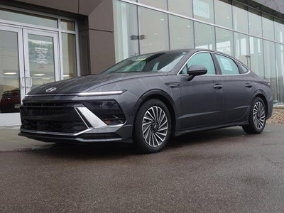 Photo of a 2024 Hyundai Sonata Hybrid SEL 4DR Sedan for sale