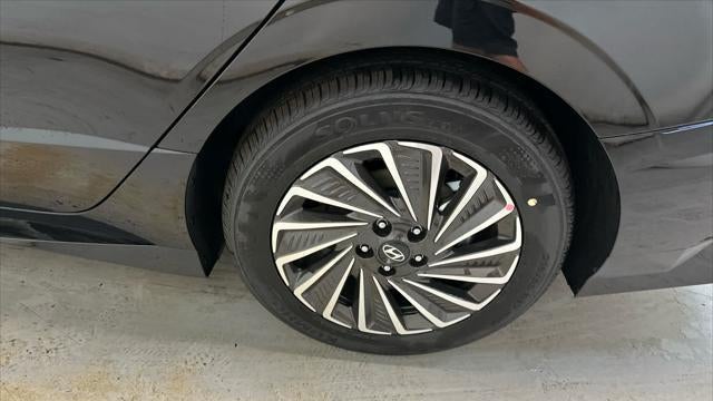 2025 Hyundai SONATA Hybrid SEL