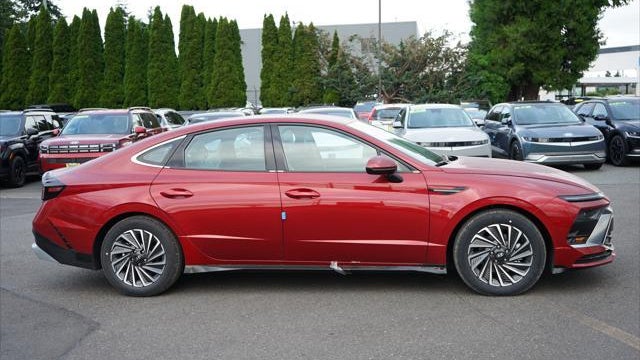 2025 Hyundai SONATA Hybrid SEL