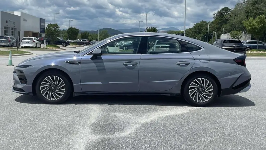 2025 Hyundai SONATA Hybrid SEL