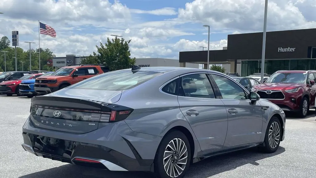 2025 Hyundai SONATA Hybrid SEL