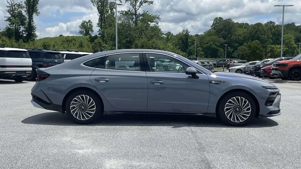 2025 Hyundai SONATA Hybrid SEL