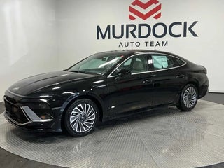 2024 Hyundai SONATA Hybrid with Onyx Black Exterior