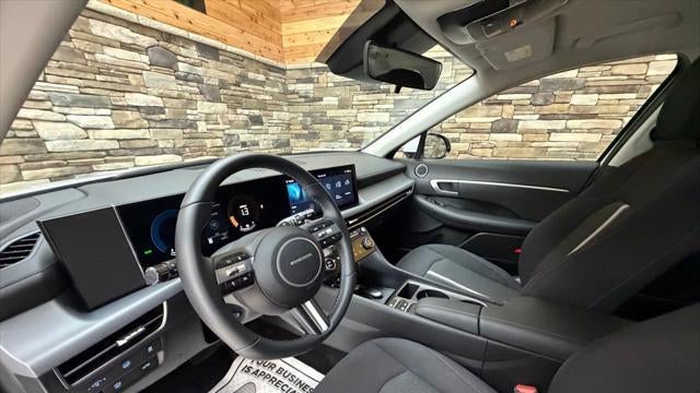 2025 Hyundai SONATA Hybrid SEL
