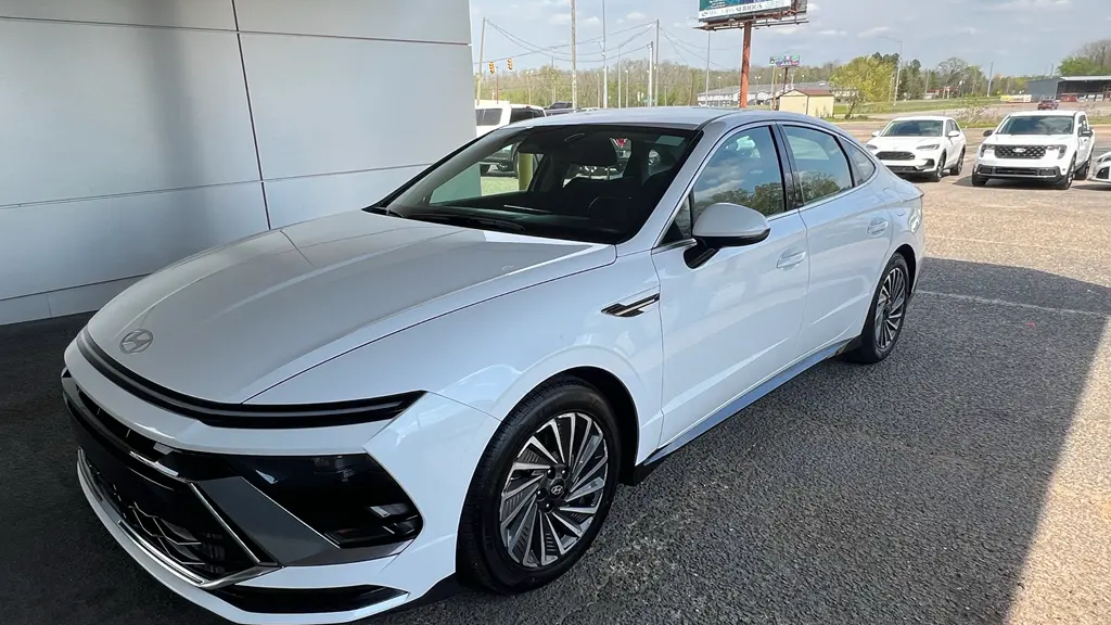 2025 Hyundai SONATA Hybrid SEL