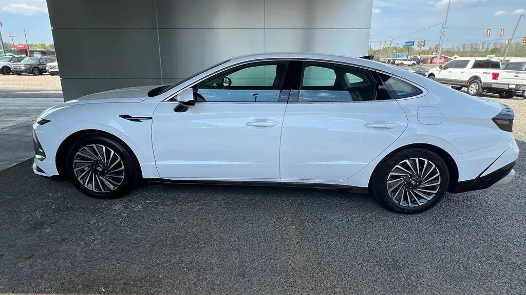 2025 Hyundai SONATA Hybrid SEL