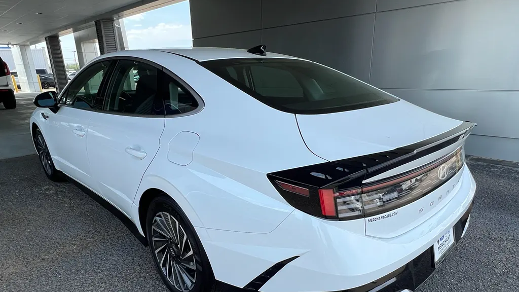 2025 Hyundai SONATA Hybrid SEL