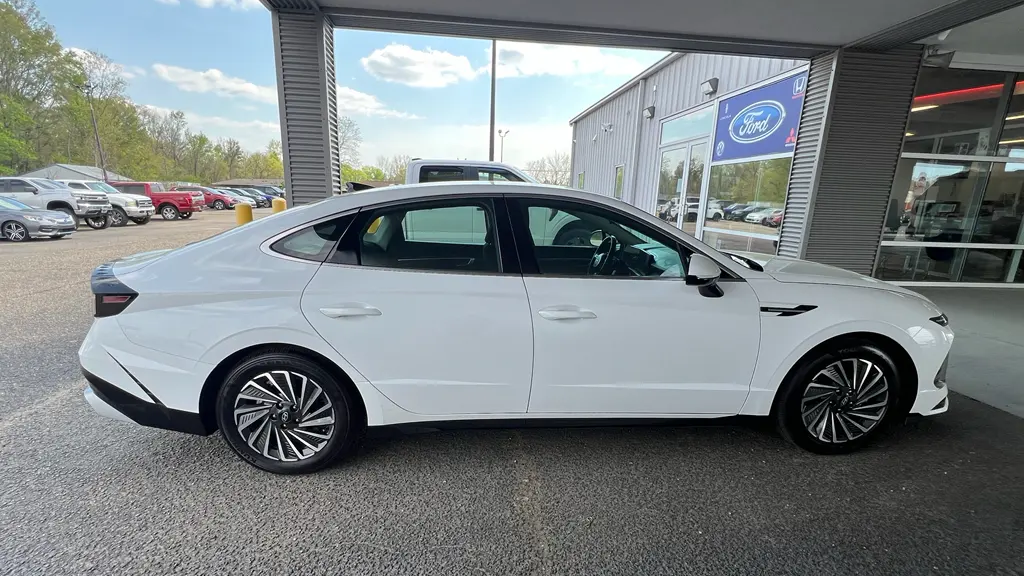 2025 Hyundai SONATA Hybrid SEL