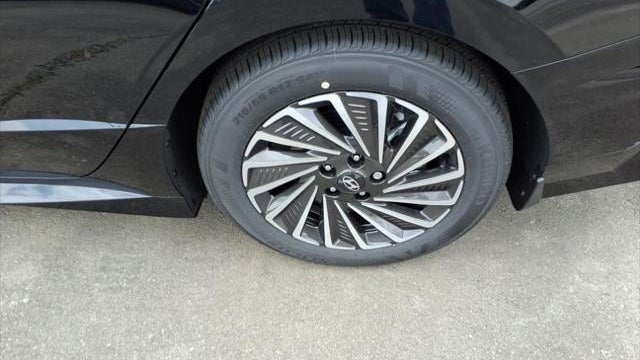 2025 Hyundai SONATA Hybrid SEL