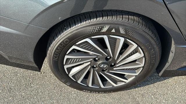 2025 Hyundai SONATA Hybrid SEL