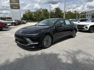 2025 Hyundai SONATA Hybrid with Abyss Black Exterior