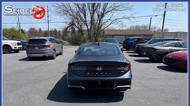 2025 Hyundai SONATA Hybrid Limited