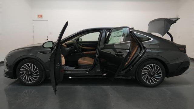 2025 Hyundai SONATA Hybrid Limited