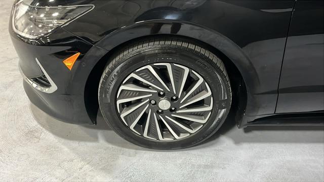 2023 Hyundai SONATA Hybrid Limited