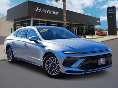 Photo of a 2025 Hyundai Sonata Hybrid Limited 4DR Sedan for sale