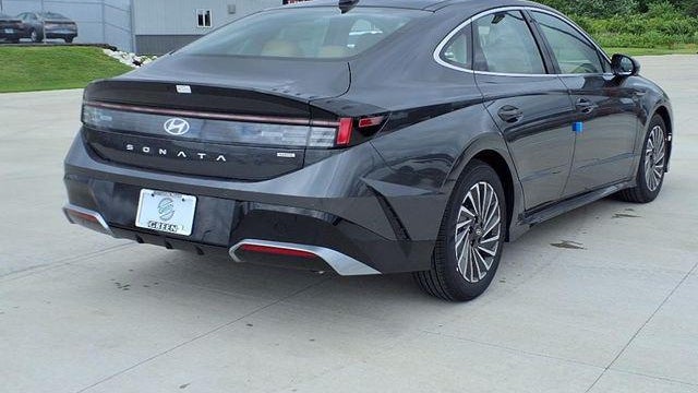 2025 Hyundai SONATA Hybrid Limited