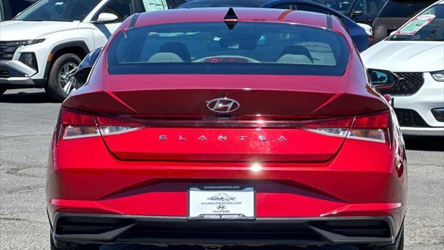 2023 Hyundai ELANTRA SE