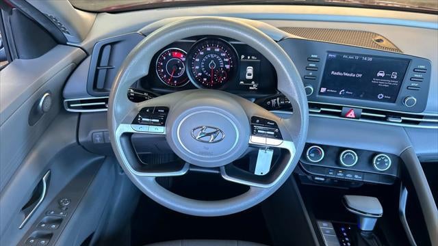 2023 Hyundai ELANTRA SE
