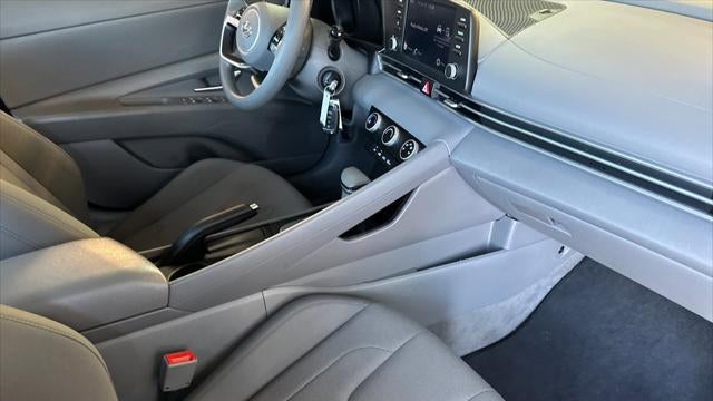2023 Hyundai ELANTRA SE