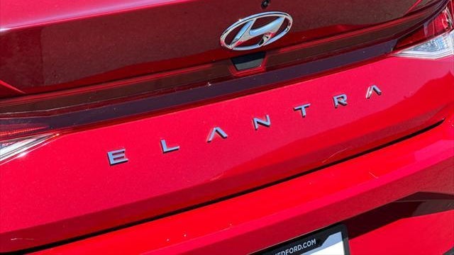 2023 Hyundai ELANTRA SE