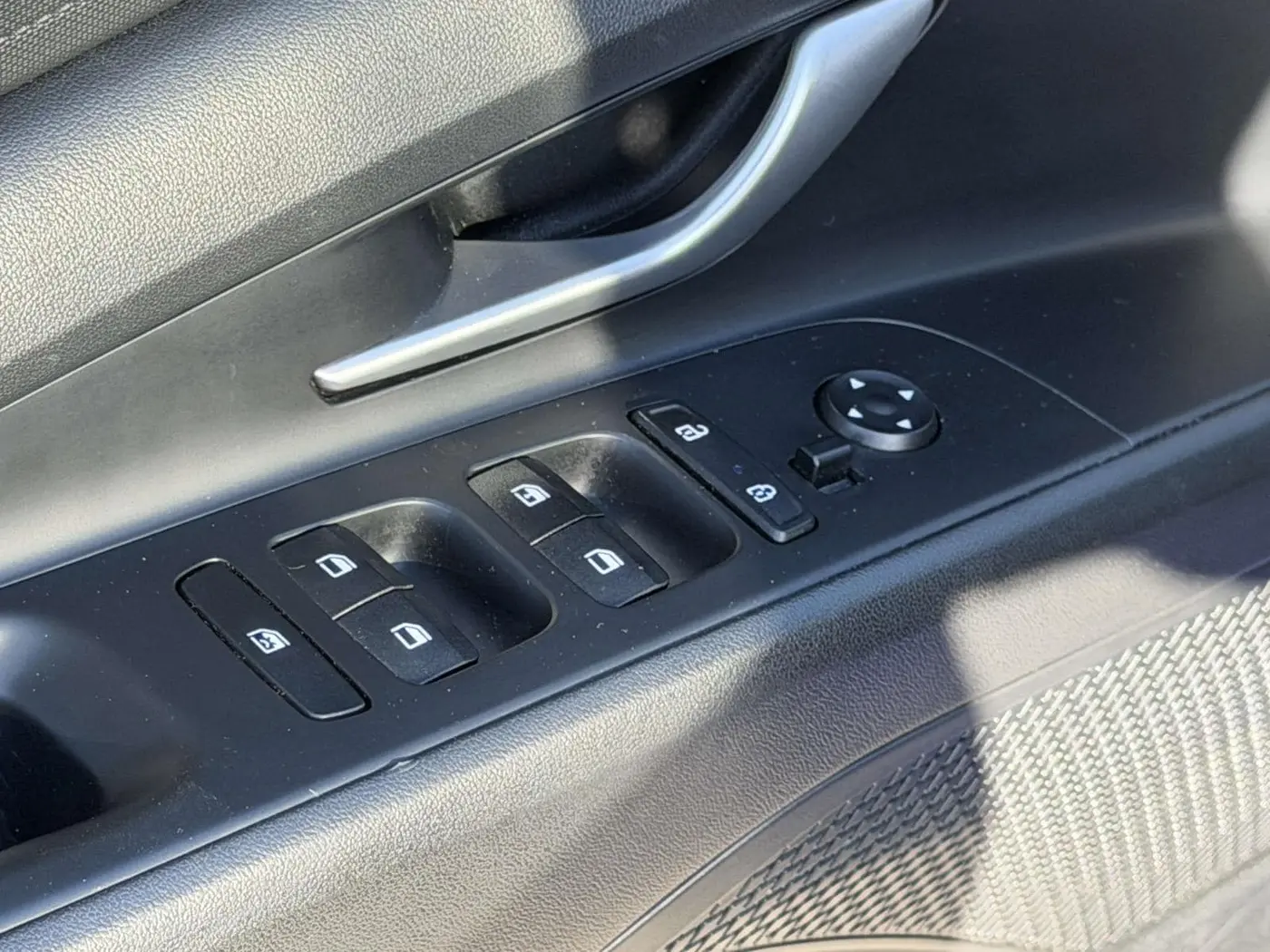 2023 Hyundai Elantra - $15,348