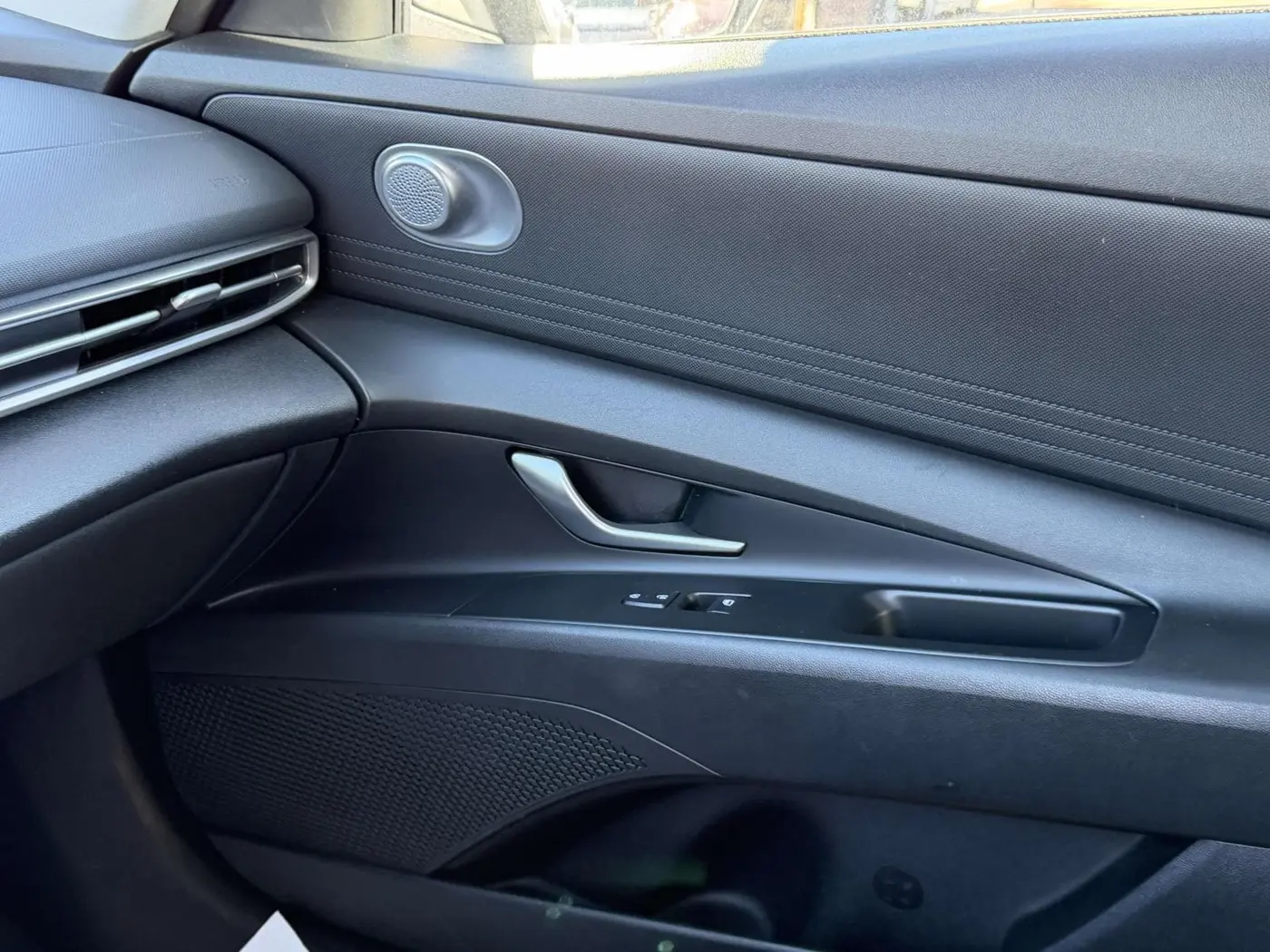 2023 Hyundai Elantra - $15,348