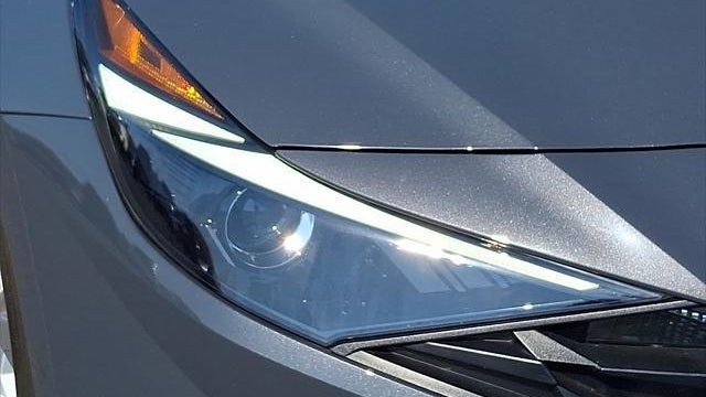 2023 Hyundai ELANTRA SE