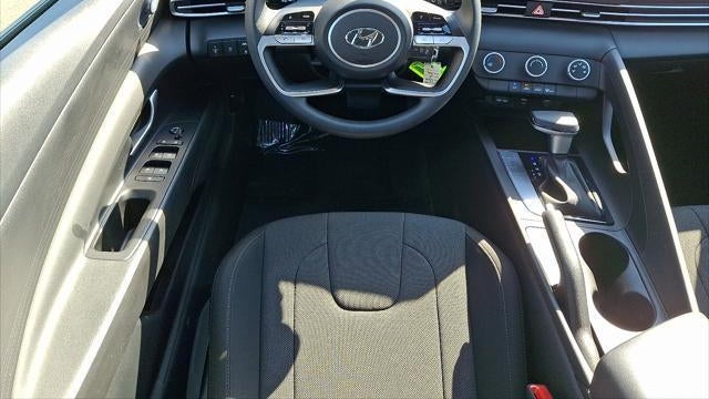 2023 Hyundai ELANTRA SE