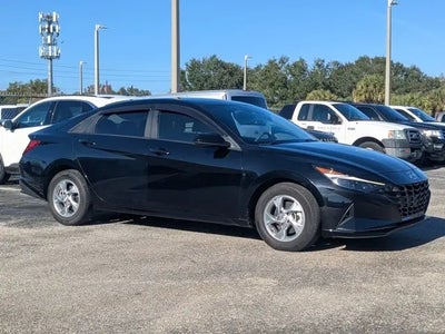 2022 Hyundai Elantra SE 4DR Sedan