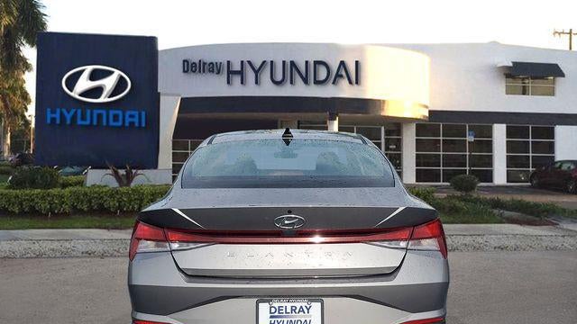 2023 Hyundai ELANTRA SE